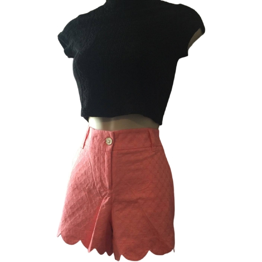 Crown & Ivy Women's Shelby Scalloped Shorts